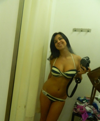 Креативная и нежная, я готова исполнить все твои фантазии. Мой опыт позволяет мне предлагать широкий спектр услуг – от классического секса до легкого доминирования. Фото подтверждают, что я высокая и стройная девушка с идеальными формами. Мои клиенты оставляют положительные отзывы, отмечая мою отзывчивость и талант в постели. Ты готов окунуться в мир страсти и наслаждения со мной? Обещаю, что ты не пожалеешь. 💋 12546, 25 лет